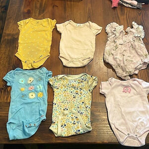 Short sleeve Onesies Bundle Size 3-6M (6 Piece)